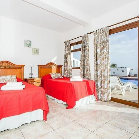ヴィラ Puerto Del Carmen Sleeps 8 Pool Air Con Wifi プエルト・デル・カルメン