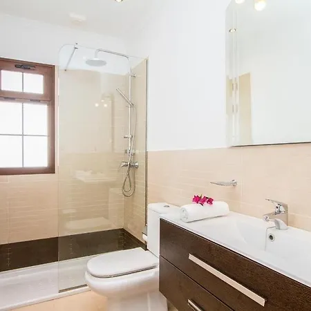 Willa Puerto Del Carmen Sleeps 8 Pool Air Con Wifi